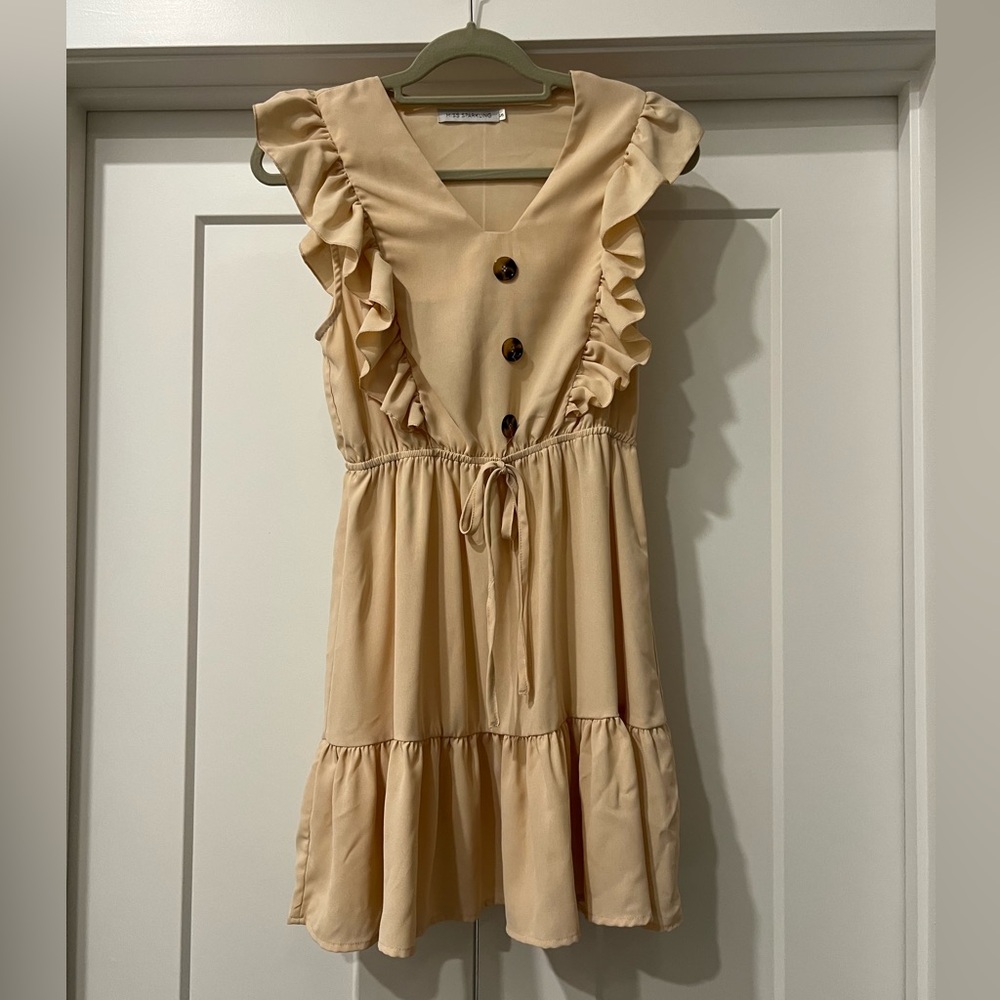 Sleeveless tan dress with buttons